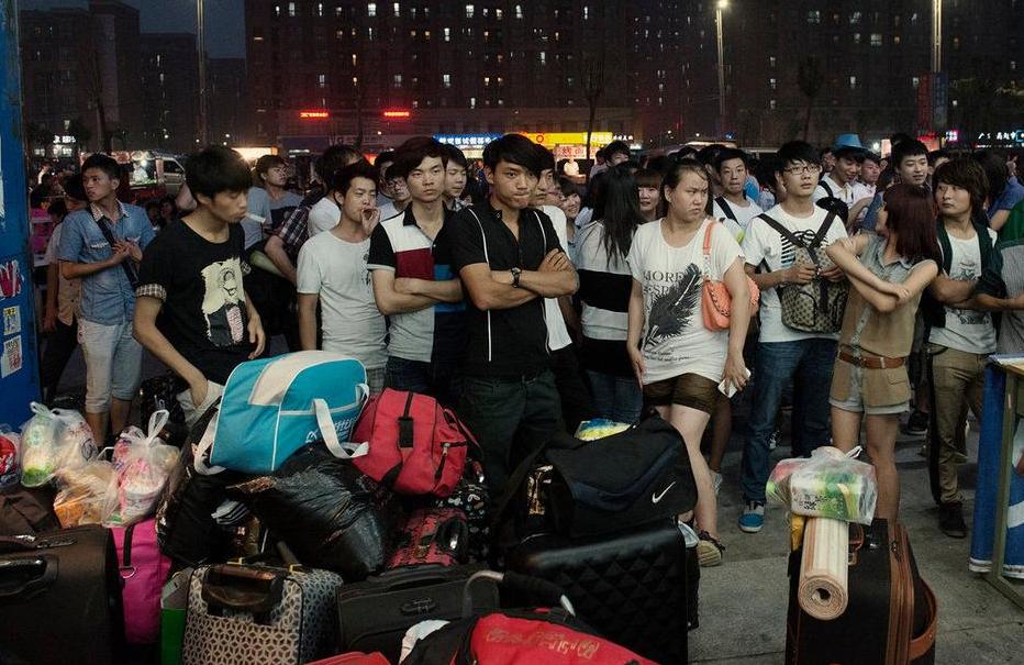 Nightlife at Foxconn Zhengzhou Technology Park. The Zhengzhou factory complex is one of the main production facilities in the Chinese mainland for Foxconn, a leading supplier for Apple Inc., Dell Inc. and Sony Corp. (Photo/china.org.cn)