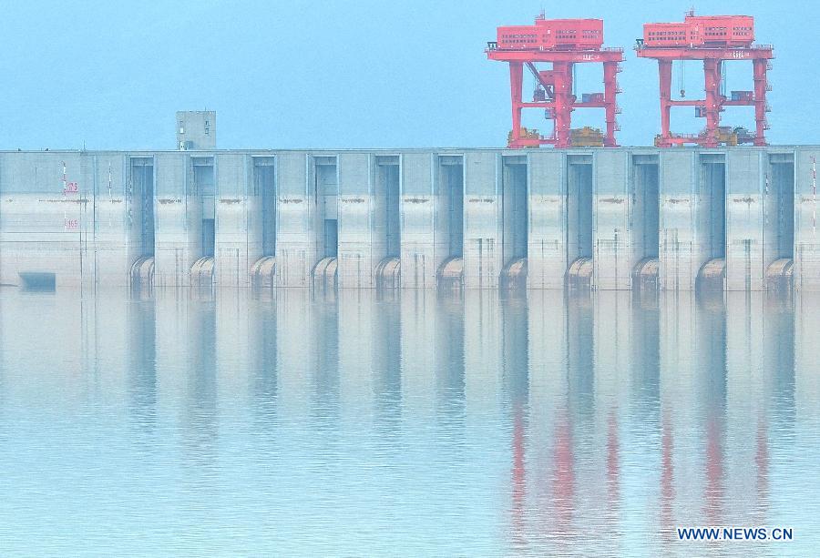 Photo taken on July 21, 2013 shows the Three Gorges Dam, a gigantic hydropower project on the Yangtze River, central China's Hubei Province. The Yangtze River, China's longest, braced for its largest flood peak so far this year due to continuous rainfall upstream. Water flow into the reservoir of the Three Gorges Dam reached 49,000 cubic meters per second on Sunday morning. (Xinhua/Lei Yong)