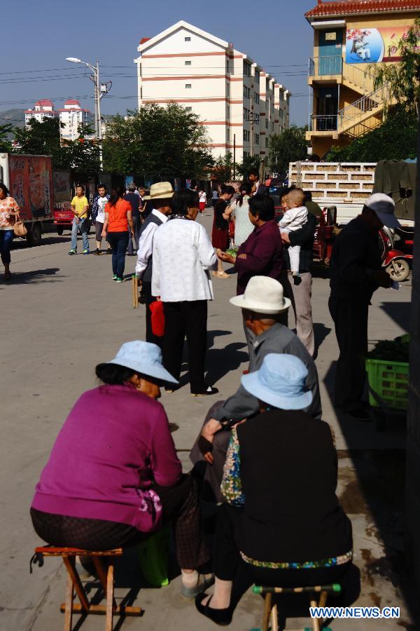 Residents stay outside to escape the earthquake in Dingxi City, northwest China's Gansu Province, July 22, 2013. A 6.6-magnitude earthquake jolted a juncture region of Minxian County and Zhangxian County in Dingxi City Monday morning. (Xinhua/Wang Hongbin)