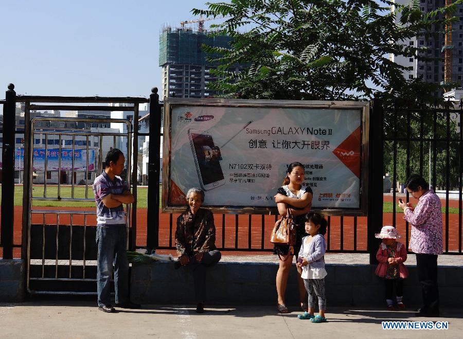 Residents stay outside to escape the earthquake in Dingxi City, northwest China's Gansu Province, July 22, 2013. A 6.6-magnitude earthquake jolted a juncture region of Minxian County and Zhangxian County in Dingxi City Monday morning. (Xinhua/Wang Hongbin)