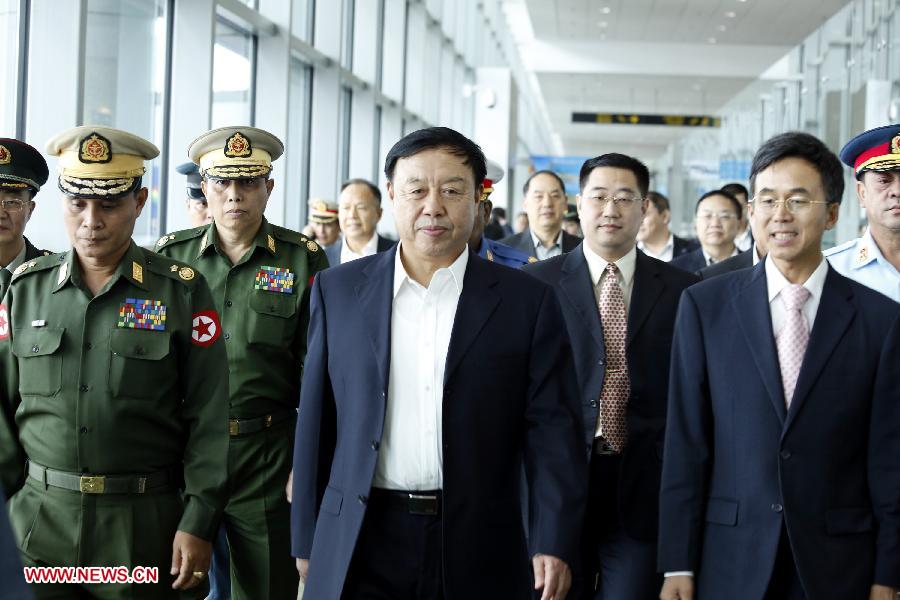 Vice Chairman of the Central Military Commission of China Fan Changlong (C) arrives at the Yangon International Airport in Yangon, Myanmar, July 22, 2013. Fan Changlong arrived here Monday for an official visit to Myanmar as part of his three-country tour to Kazakhstan, Myanmar and Thailand. (Xinhua/U Aung) 