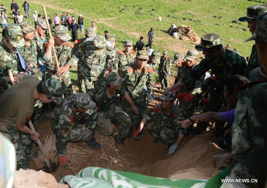Rescuers work at Yongguang Village of Meichuan Town in Minxian County, northwest China's Gansu Province, July 22, 2013. The death toll has climbed to 89 in the 6.6-magnitude earthquake which jolted a juncture region of Minxian County and Zhangxian County in Dingxi City Monday morning. (Xinhua/Zhang Yongjin) 