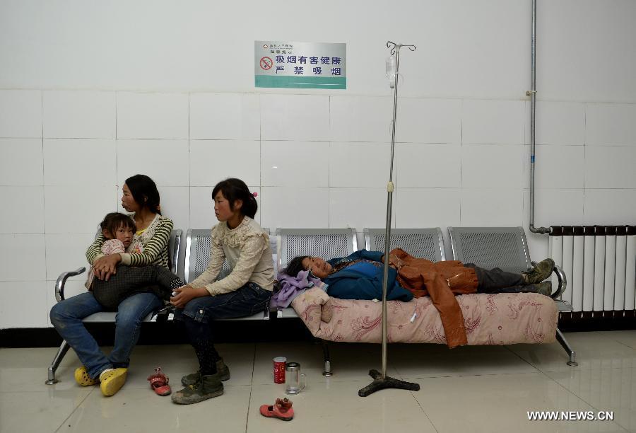 An injured woman receives treatment at a hospital in Minxian County, northwest China's Gansu Province, July 22, 2013. The death toll has climbed to 89 in the 6.6-magnitude earthquake which jolted a juncture region of Minxian County and Zhangxian County in Dingxi City Monday morning. (Xinhua/Liu Xiao) 
