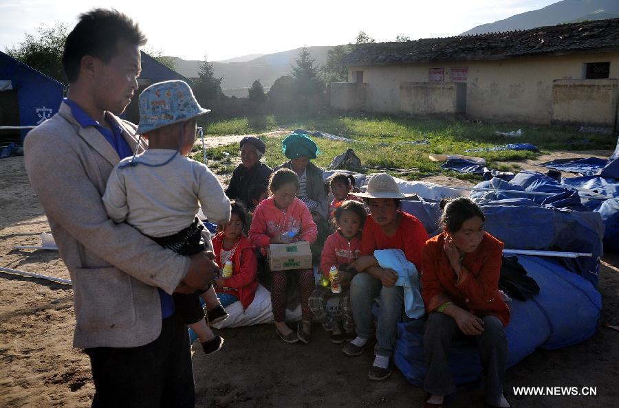 Villagers rest at a temporary settlement at quake-hit Majiagou Village of Minxian County, northwest China's Gansu Province, July 22, 2013. The death toll has climbed to 89 in the 6.6-magnitude earthquake which jolted a juncture region of Minxian County and Zhangxian County in Dingxi City Monday morning. (Xinhua/Guo Gang) 