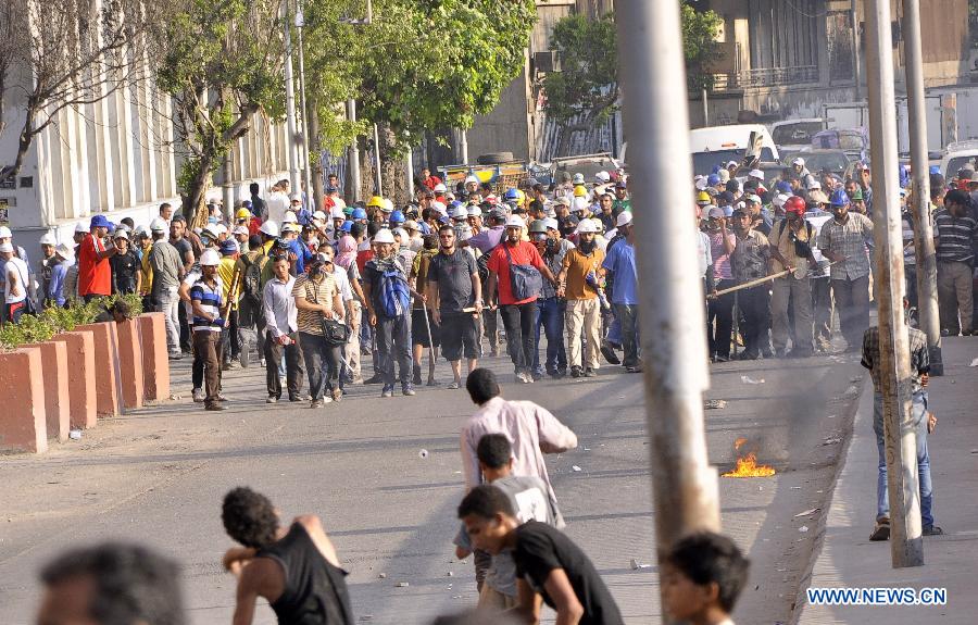 Supporters of Egypt's ousted president Mohamed Morsi walk towards the opponents during clashes in Cairo, Egypt, July 22, 2013. The death toll of clashes between supporters and opponents of ousted Egyptian president Mohamed Morsi on Monday has climbed to four, the state TV reported. (Xinhua/STR) 