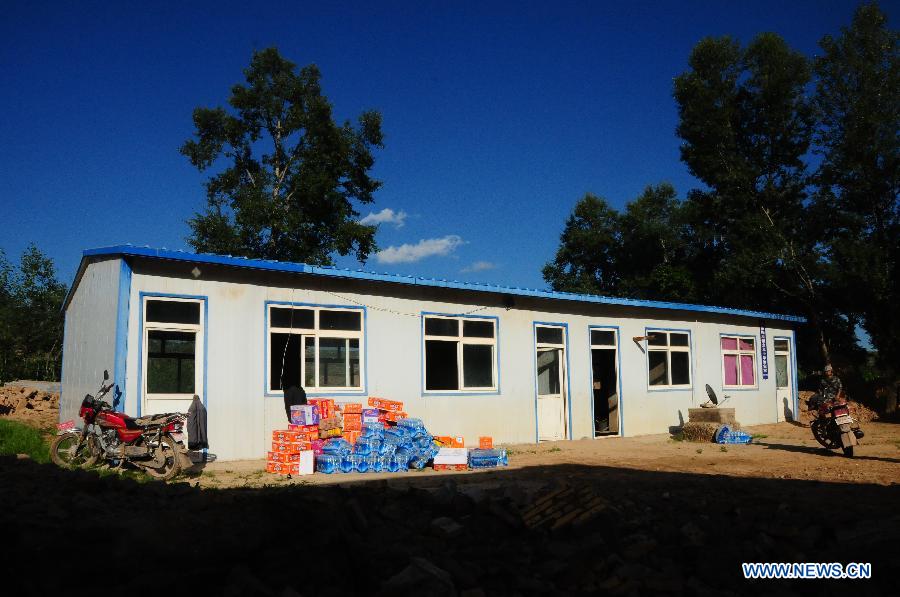 A make-shift house is set up for displaced people after a 6.6-magnitude quake in Yongguang Village, Meichuan Town, Minxian County, northwest China's Gansu Province, July 22, 2013. At least nine villagers in Yongguang were killed in the quake and 12 others were burried in a landslide triggered by the quake. The rescue work is underway. (Xinhua/Tu Guoxi)