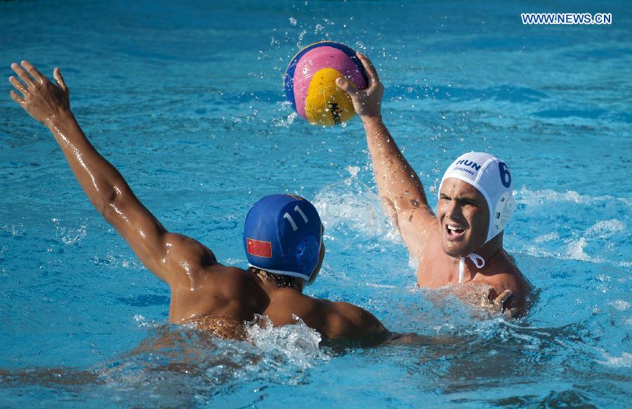 Hungary's Novert Hosnyanszky (R) competes during the preliminary round match of man's water polo competition against China in Barcelona, Spain, on July 22, 2013. Hungary won 13-5. (Xinhua/Xie Haining)