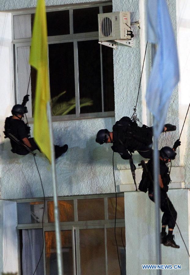 Algeria's special police force perform exercises during a ceremony to commemorate Algeria's 51st national police day in Algiers, Algeria, July 22, 2013. (Xinhua/Mohamed Kadri)