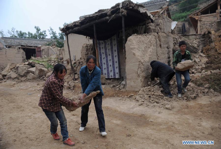 Life at temporary settlement in quake-hit region