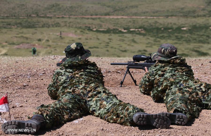 Members of China's People's Liberation Army (PLA) special forces participate in a comprehensive military contest at a PLA training base in north China's Inner Mongolia Autonomous Region, July 23, 2013. (Xinhua/Wang Jianmin)