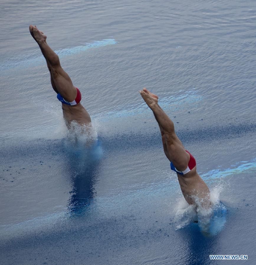 Michael Hixon and Troy Dumais of the United States compete during the men's 3m synchro springboard final of the diving competition at the 15th FINA World Championships in Barcelona, Spain, on July 23, 2013. Michael Hixon and Troy Dumais took the 5th place with a total score of 410.85 points. (Xinhua/Xie Haining)