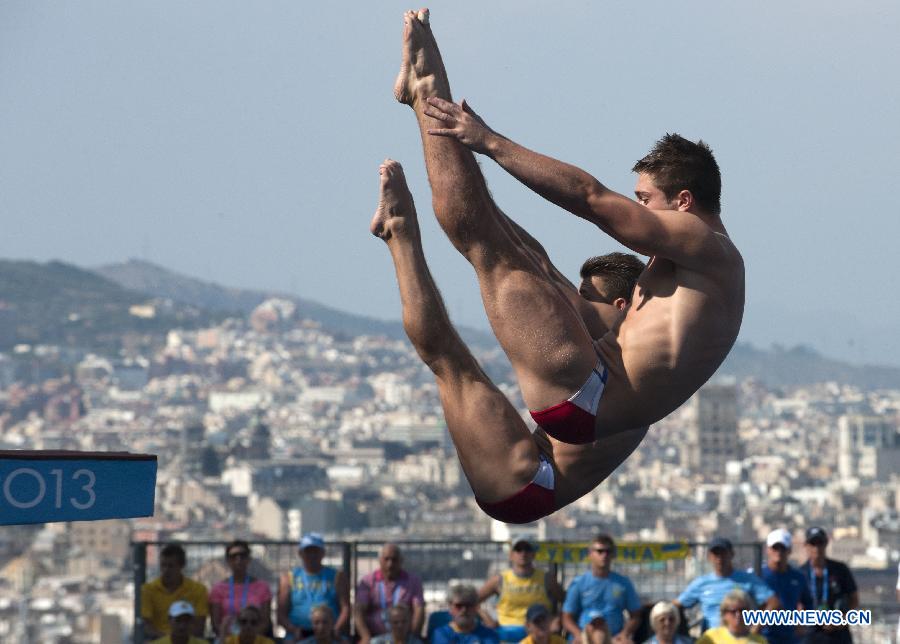 Michael Hixon and Troy Dumais of the United States compete during the men's 3m synchro springboard final of the diving competition at the 15th FINA World Championships in Barcelona, Spain, on July 23, 2013. Michael Hixon and Troy Dumais took the 5th place with a total score of 410.85 points. (Xinhua/Xie Haining)