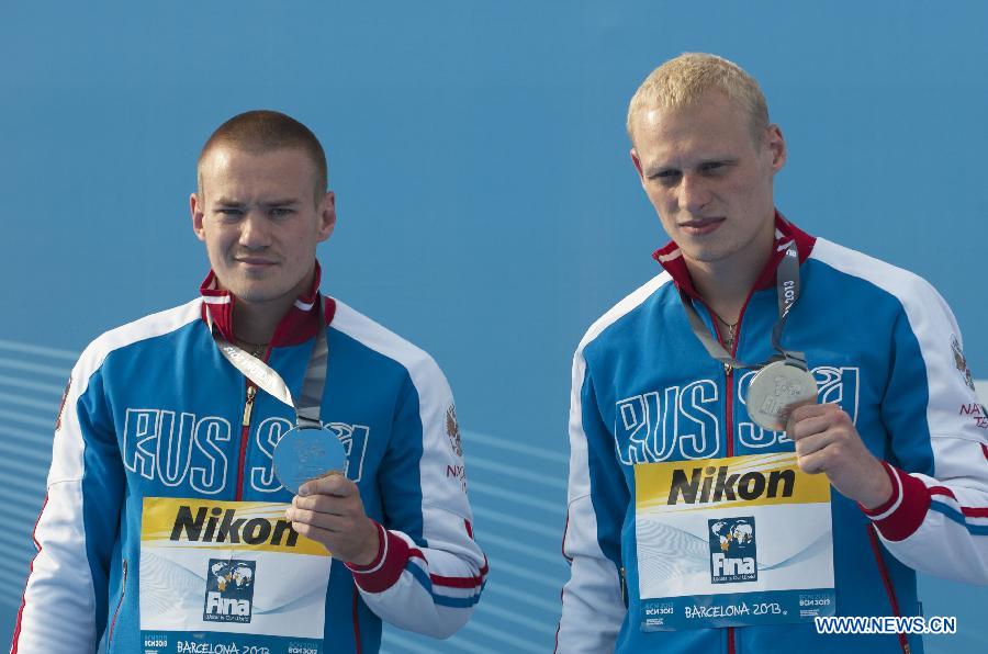 Evgeny Kuznetsov and Ilia Zakharov of Russia pose during the awarding ceremony after the men's 3m synchro springboard final of the diving competition at the 15th FINA World Championships in Barcelona, Spain, on July 23, 2013. Evgeny Kuznetsov and Ilia Zakharov won the silver with a total score of 428.01 points. (Xinhua/Xie Haining)