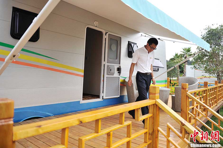 Photo taken on July 22 shows the scenic recreational vehicle camp at Kunming Dianchi National Tourist Resort in Kunming, capital city of southwest China's Yunnan province. (CNSPHOTO/Liu Ranyang)