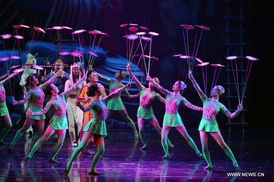 Acrobatic opera "Journey to the West" is staged at Lincoln Center in New York, the United States on July 23, 2013. The opera, directed by overseas Chinese artist Chen Shizheng, was a fusion of Chines acrobatics, Kungfu, drama and animation. (Xinhua/Wang Lei)