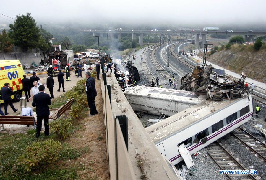 Rescuers work at the site where a train crashed, at the entrance of Santiago de Compostela Station, in the autonomous community of Galicia, northwest of Spain, on July 24, 2013. Up to 35 people have died and around 100 injured after a train derailed just outside the city of Santiago de Compostela in the region of Galicia in north-western Spain on Wednesday evening.(Xinhua/Oscar Corral)