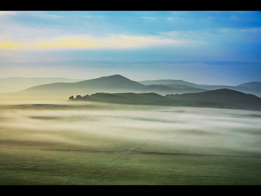 Saihanba, 400 km from Beijing, means 'beautiful highland' in Mongolian. This was the hunting field of the Qing Emperors and has stunning scenery in autumn.(China.org.cn)