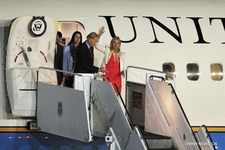 US Vice President Joseph Biden (2nd R) arrives at the Paya Lebar Airbase in Singapore on July 25, 2013. Biden arrived here Thursday from India to begin his two-day official visit to Singapore. (Xinhua/Then Chih Wey)