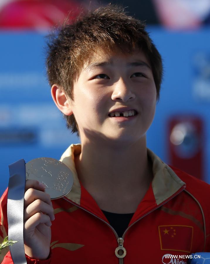 Si Yajie of China shows her gold medal during the awarding ceremony for the Women's 10m Platform Final of the Diving competition in the 15th FINA World Championships at the Piscina Municipal de Montjuic in Barcelona, Spain on July 25, 2013. Si claimed the title with a total score of 392.15 points. (Xinhua/Wang Lili)