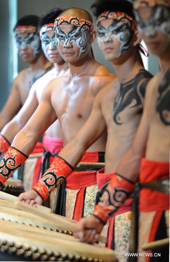 Dancers perform in the press conference of the Dance Drama "Drum God" in Taipei, southeast China's Taiwan, July 26, 2013. The Dance Drama "Drum God" held by two cross-strait ensembles will be performed on Aug. 10 in Taichung City.(Xinhua/Tao Ming)