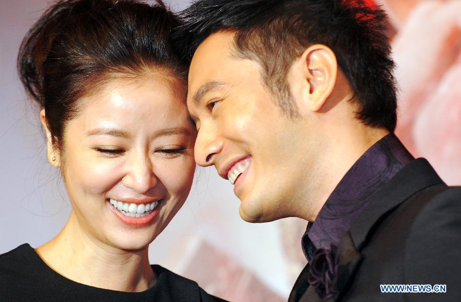 Actress Ruby Lin (L)and actor Huang Xiaoming attend the premiere conference of TV play"The Patriot Yue Fei" in Taipei, July 26, 2013. The play tells thestory of Yue Fei, a military general in ancient China's SongDynasty (960-1279), whose patriotism and sacrifice to the countrymakes him one of the most popular historical figures in China.(Xinhua/Tao Ming)