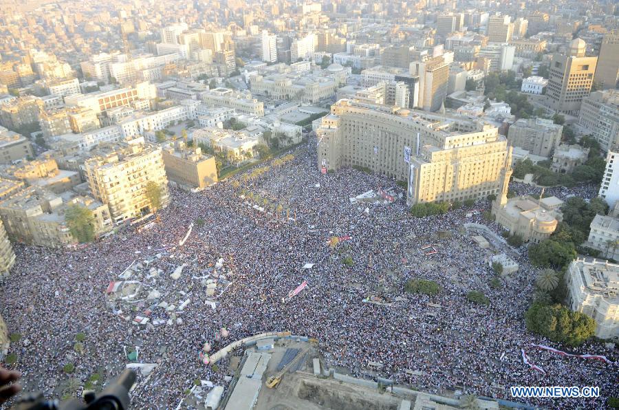 This handout photo released by the Egyptian Army on July 27, 2013, shows pro-military protesters gathering at the Tahrir Square, in Cairo, Egypt, on July 26, 2013. Millions of Egyptians held mass rallies and parade to show their attitude around the country on Friday. Death toll of clashes erupted late Friday between supporters and opponents of Egypt's ousted president Mohamed Morsi has climbed to at least 139 on Saturday, the Muslim Brotherhood (MB) and local media said. (Xinhua/Egyptian Army) 