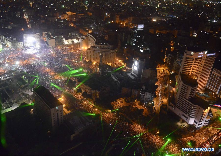 This handout photo released by the Egyptian Army on July 27, 2013, shows pro-military protesters gathering at the Tahrir Square, in Cairo, Egypt, on July 26, 2013. Millions of Egyptians held mass rallies and parade to show their attitude around the country on Friday. Death toll of clashes erupted late Friday between supporters and opponents of Egypt's ousted president Mohamed Morsi has climbed to at least 139 on Saturday, the Muslim Brotherhood (MB) and local media said. (Xinhua/Egyptian Army)