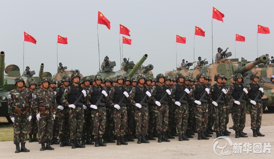 China on Saturday began to send military personnel and armaments to Russia, where they will join 20-day joint anti-terrorism drills held by both parties. (Photo source: xinhuanet.com)