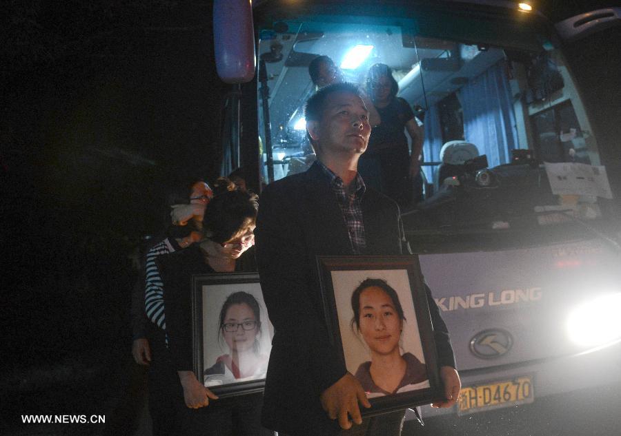 Relatives of three Chinese teenager girls, who were killed in an Asiana airliner crash three weeks ago, arrive at the Jiangshan Municipal Funeral Parlour in Jiangshan, east China's Zhejiang Province, July 29, 2013. The ashes of the three Chinese teenagers were sent to the city of Jiangshan, their hometown, on Monday. The girls were aboard Asiana Airlines Flight 214 when it crashed at San Francisco International Airport on July 6. The crash killed one of the girls instantly, while another girl was run over by an ambulance. The third girl died six days later in a local hospital after sustaining critical injuries. (Xinhua/Han Chuanhao) 