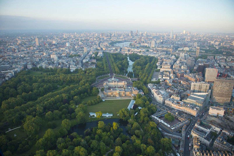 A collection of aerial photographs of the city of London by renowned aerial photographer Jason Hawkes. (Huanqiu)