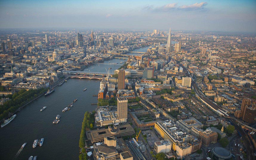 A collection of aerial photographs of the city of London by renowned aerial photographer Jason Hawkes. (Huanqiu)