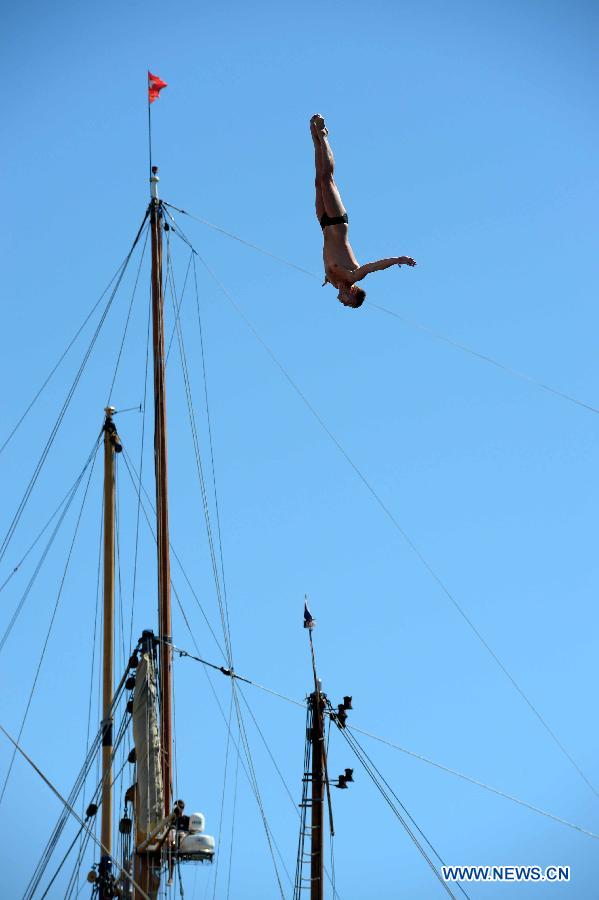 Artem Silchenko of Russia competes during the men's high dive at the 15th FINA World Championships in Barcelona, Spain on July 29, 2013. (Xinhua/Guo Yong)