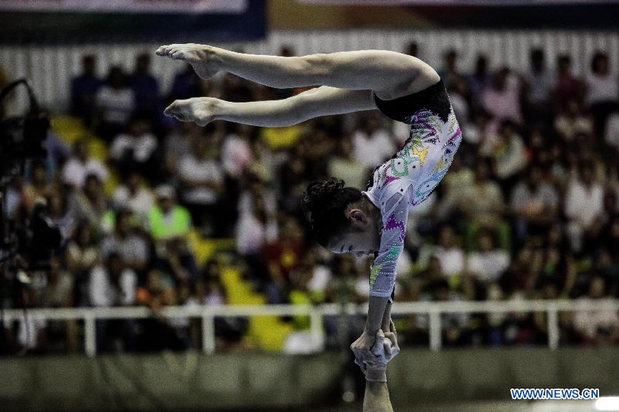 Wu Wenhui and Shen Yunyun (unseen) of China compete on Mixed Acrobatic Gymnastics during the IX World Games 2013, in Cali City, Colombia, on July 29, 2013. (Xinhua/Jhon Paz)