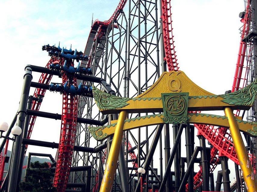 The collection of the world's most scariest roller coasters. Brace yourself for death-defying thrills when you board the world's scariest roller coasters. (Photo: Huanqiu)