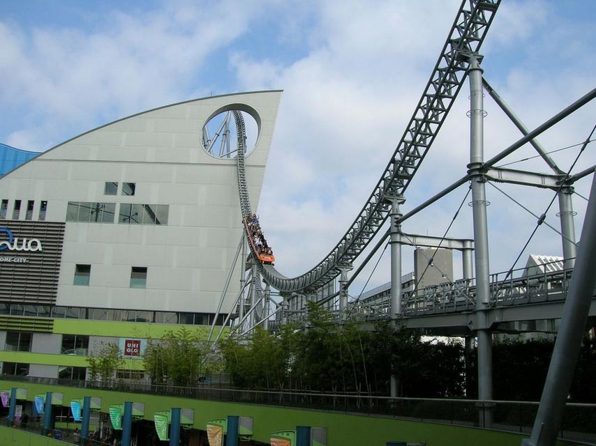 The collection of the world's most scariest roller coasters. Brace yourself for death-defying thrills when you board the world's scariest roller coasters. (Photo: Huanqiu)