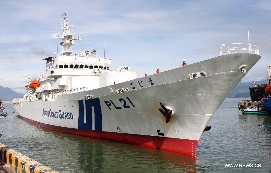 Japanese coastguard vessel arrives in Da Nang city, in Vietnam, on July 30, 2013. Japanese coastguard vessel Kojima anchored at Tien Sa Port in Vietnam's central Da Nang city on Tuesday, with 82 sailors and trainees on board, for an exchange of visit to the Vietnamese Marine Police Zone 2, local media reported. (Xinhua/VNA)