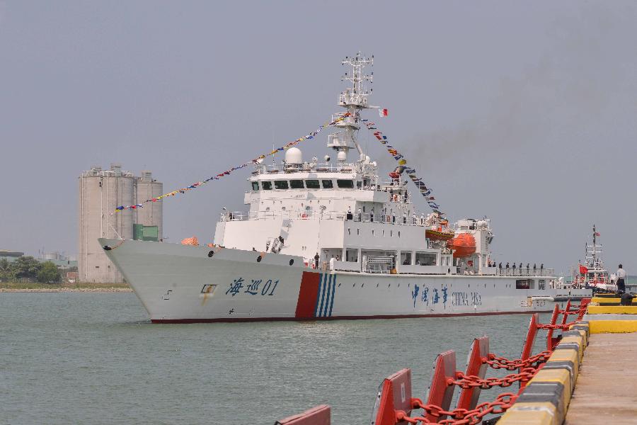 Chinese patrol and search-and-rescue vessel "Haixun 01" arrives in Pelaboham Kelang in Malaysia, July 31, 2013. The "Haixun 01" arrived in Pelaboham Kelang Wednesday for a five-day visit. (Xinhua/Chong Voon Chung)