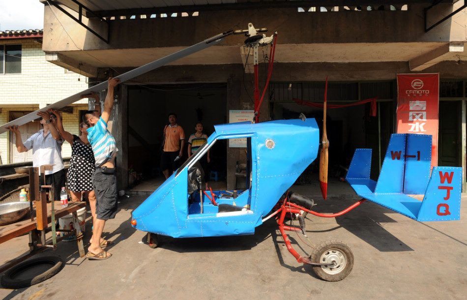 Wen Jiaquan, a 54-year-old repairman, makes a rotorcraft by following the video and indications on Internet in southwest China's Chongqing municipality on July 28, 2013. He and his wife have never flown before but shared the same dream of flying in the sky. Wen who only received primary school education has spent 10,000 yuan ($1,630) on the semi-finished rotorcraft. As the rotorcraft hasn't been finished, we still don't know if it can be a success. (Photo/GMW)