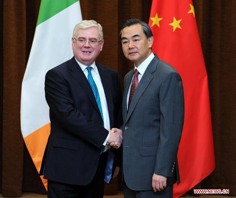 Chinese Foreign Minister Wang Yi (R) shakes hands with Irish Deputy Prime Minister and Minister for Foreign Affairs and Trade Eamon Gilmore in Beijing, capital of China, July 31, 2013. (Xinhua/Zhang Duo)