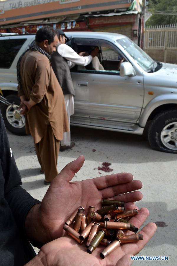 A policeman shows bullet shells recovered from firing site in southwest Pakistan's Quetta on July 31, 2013. At least three people were killed and five others injured as unknown gunmen opened fire on a vehicle at Prince Road in Quetta on Wednesday, local media reported. (Xinhua/Asad)