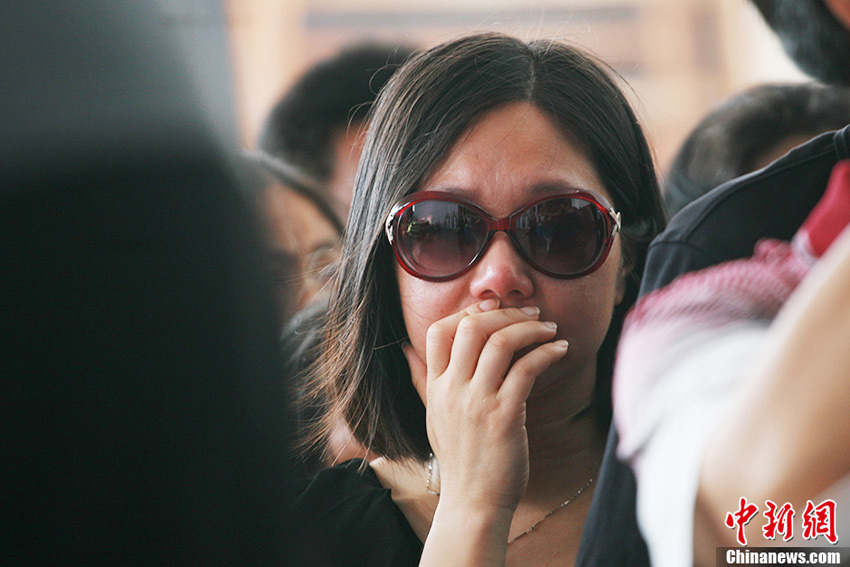 The victims' families and friends presented flowers during the memorial service to mourn the victims. (Li Chenyun/CNS)