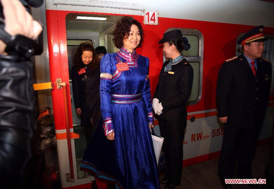 NPC deputies from Inner Mongolia Autonomous Region arrive in Beijing