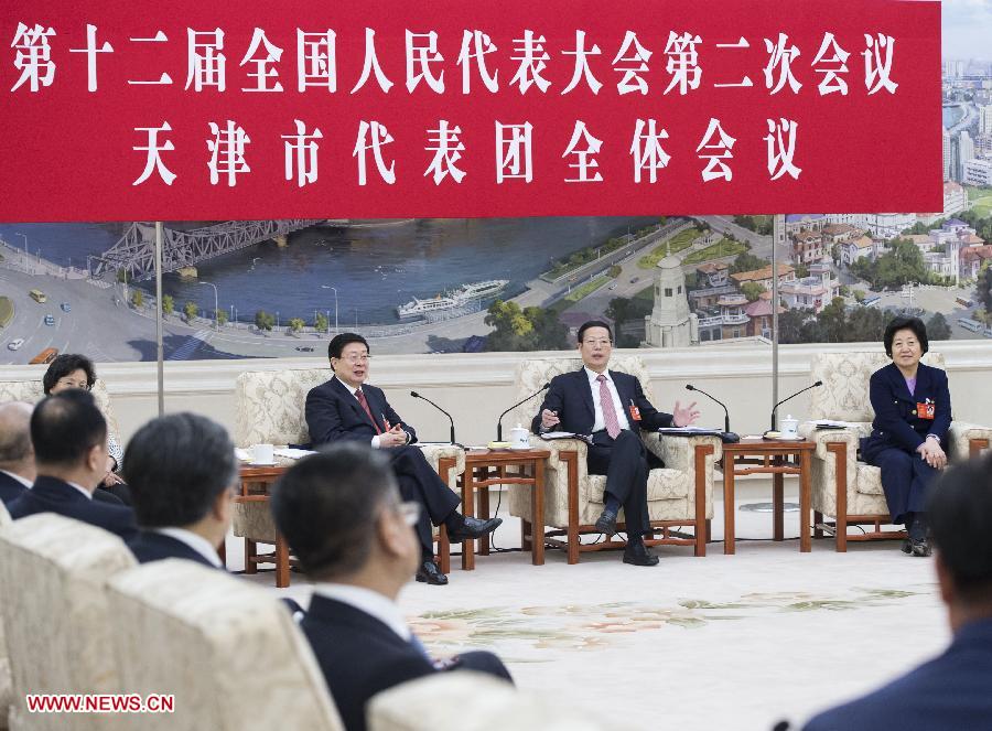 Zhang Gaoli joins discussion with deputies from Tianjin during 2nd session of 12th NPC