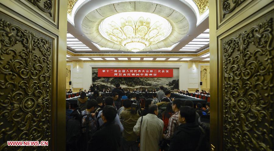 Deputies to 12th NPC from Hebei attend panel discussion