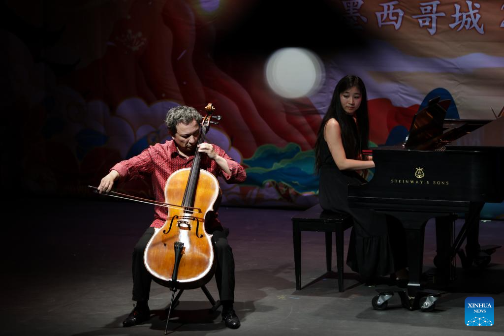 Concert held to celebrate Lantern Festival in Mexico City