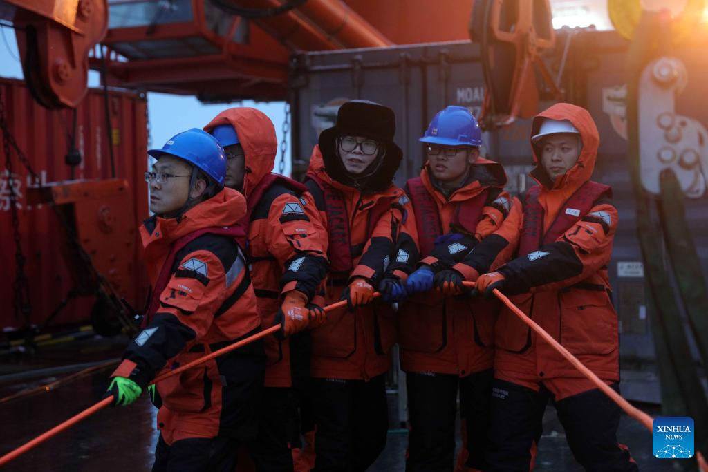 China's icebreaker Xuelong-2 conducts marine ecosystem survey in Amundsen Sea