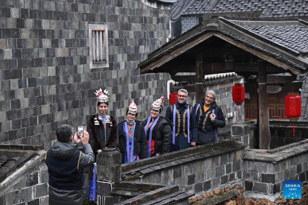 Italian delegation experiences culture of She ethnic group in China's Fujian