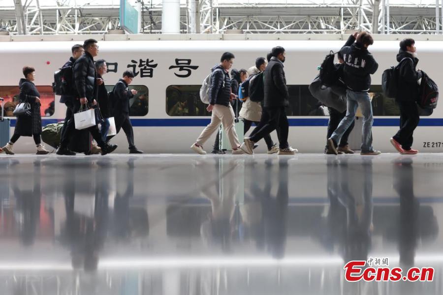 Passenger trips reach 513 million during Spring Festival travel rush