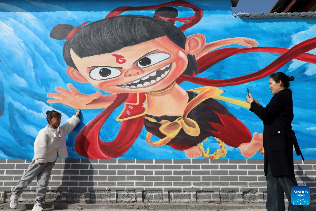 Wall paintings featuring "Ne Zha 2" attract tourists across China