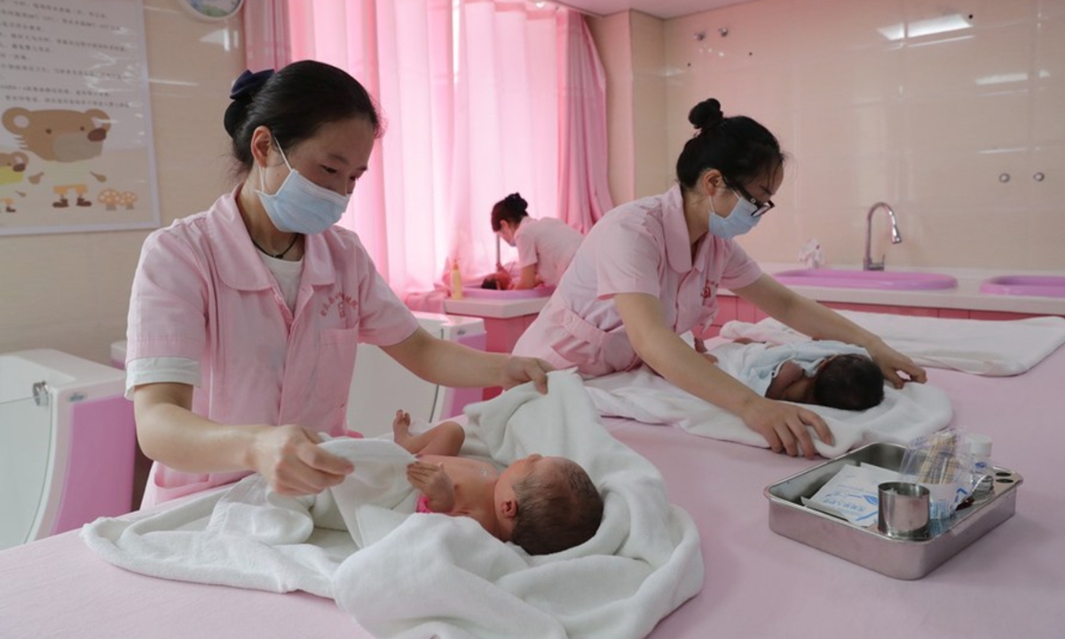 Nurses take care of newborn babies at a hospital in Zunyi, southwest China's Guizhou Province. Photo:Xinhua